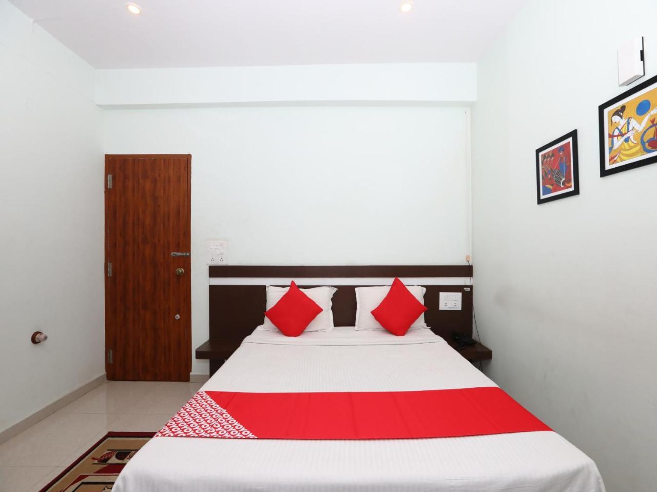 Golden Residency Hotel Mysore Bagian luar foto