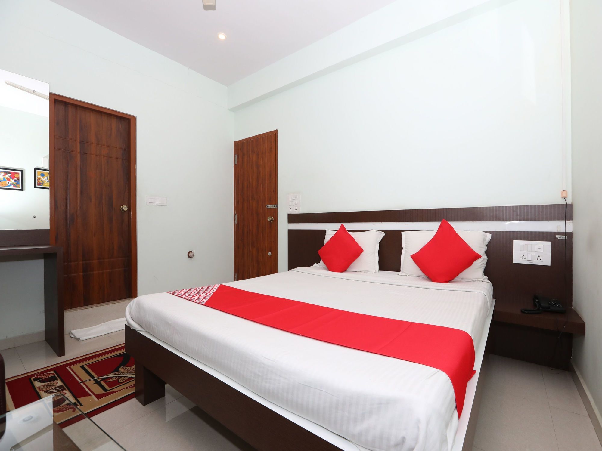 Golden Residency Hotel Mysore Bagian luar foto