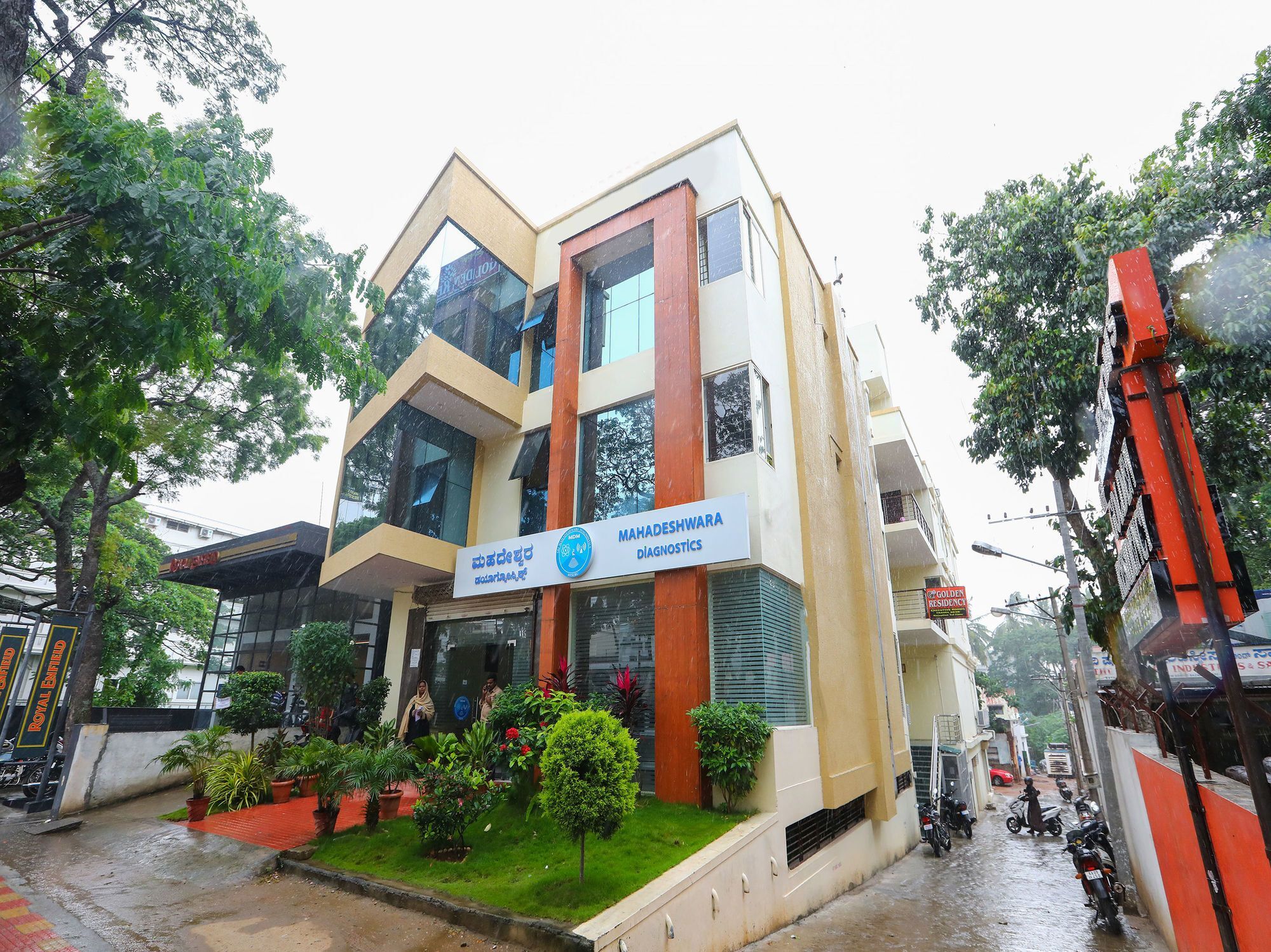 Golden Residency Hotel Mysore Bagian luar foto